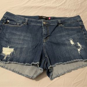 🐜🐜Torrid Jean Shorts-Size 24 🐜🐜